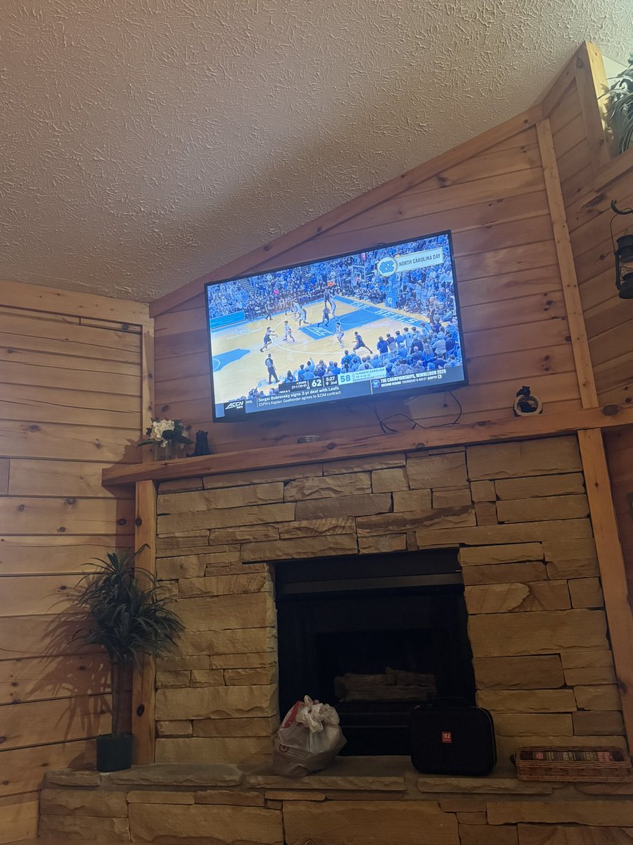 GoHeelsCody's tweet photo. Acc Network replay. I know how this one ends 😍😍😍😍😍 https://t.co/x2vQbAMtF5