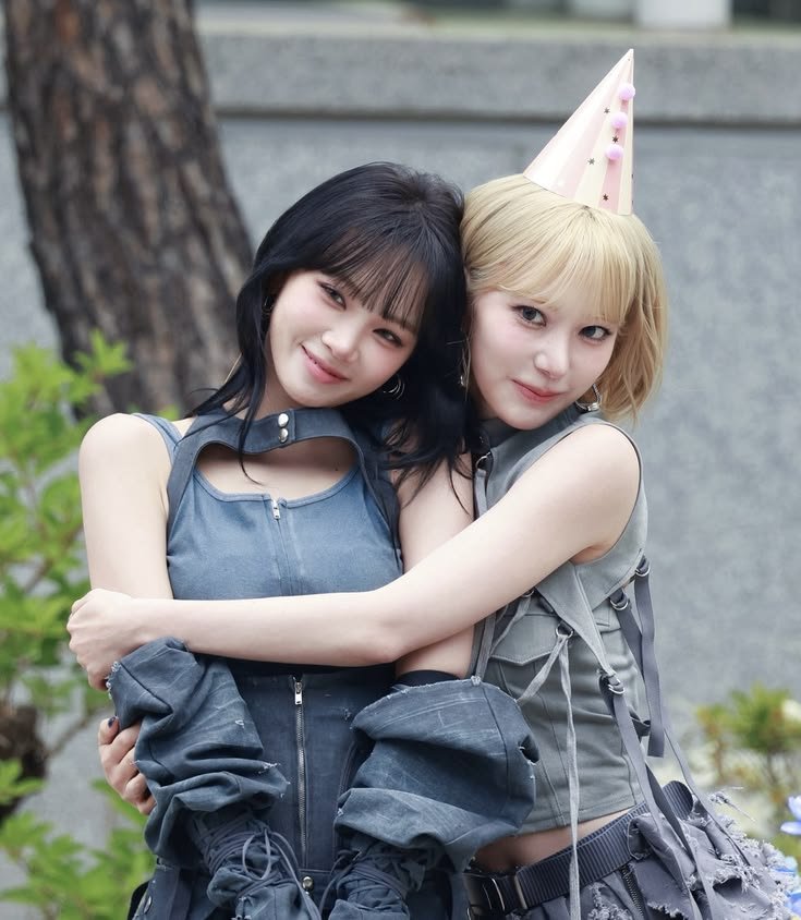 bluestkoo's tweet photo. feliz cumpleaños a la bestie más bonita del mundo @jinvol6, gracias por ser mi complemento, espero celebrar tu vida un millón de años más, te mando un abrazote, lysm 💞💞🥳 https://t.co/EQBWdYu9Dl