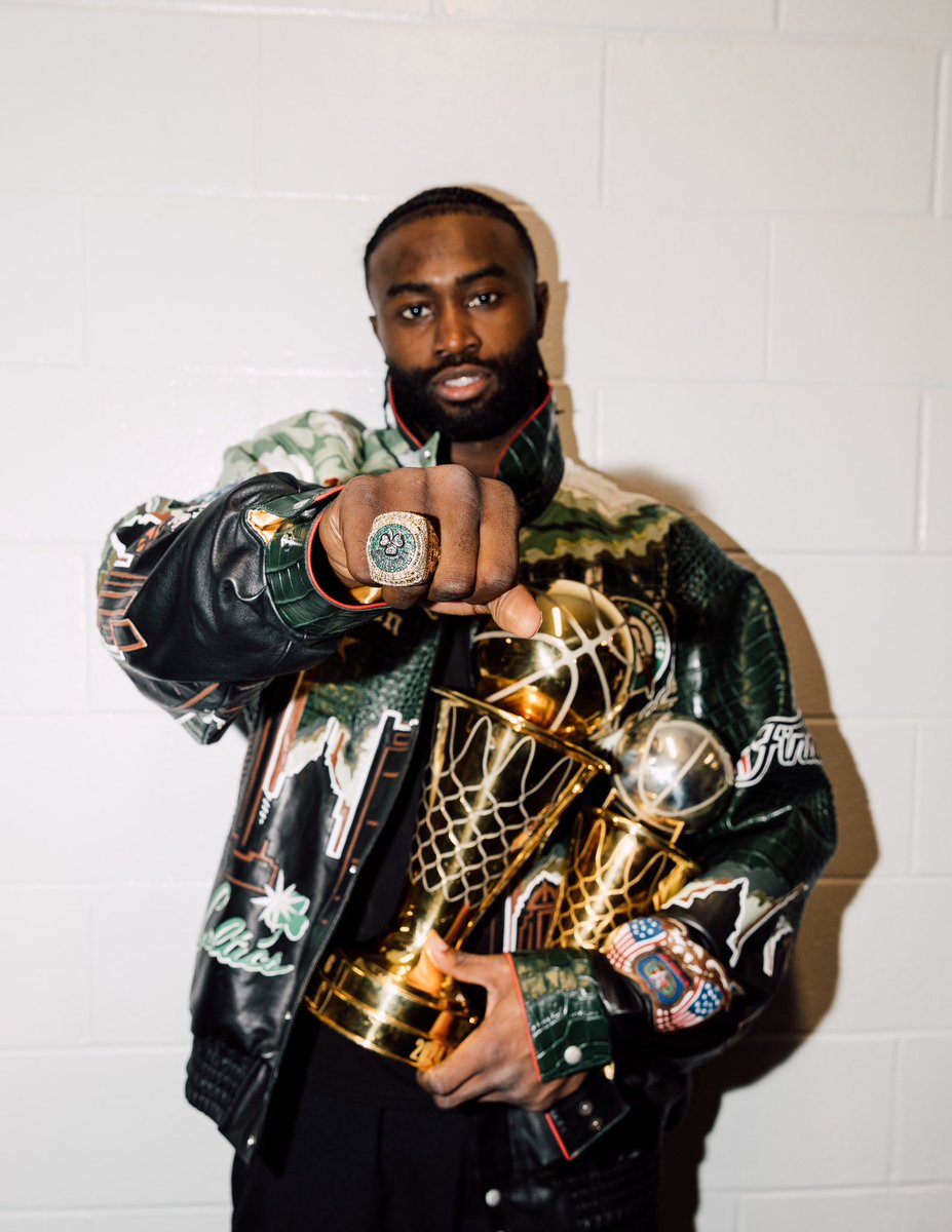 CelticsArg1's tweet photo. 10 años
5x All-Star
2x Segundo equipo de la NBA
2024 ECF MVP, Finales MVP, Campeón

El numero 7 estarán en los rafters. 💚

Desde el fondo de mi corazon, gracias por todo, Jaylen Brown. https://t.co/I1LgLmoOay