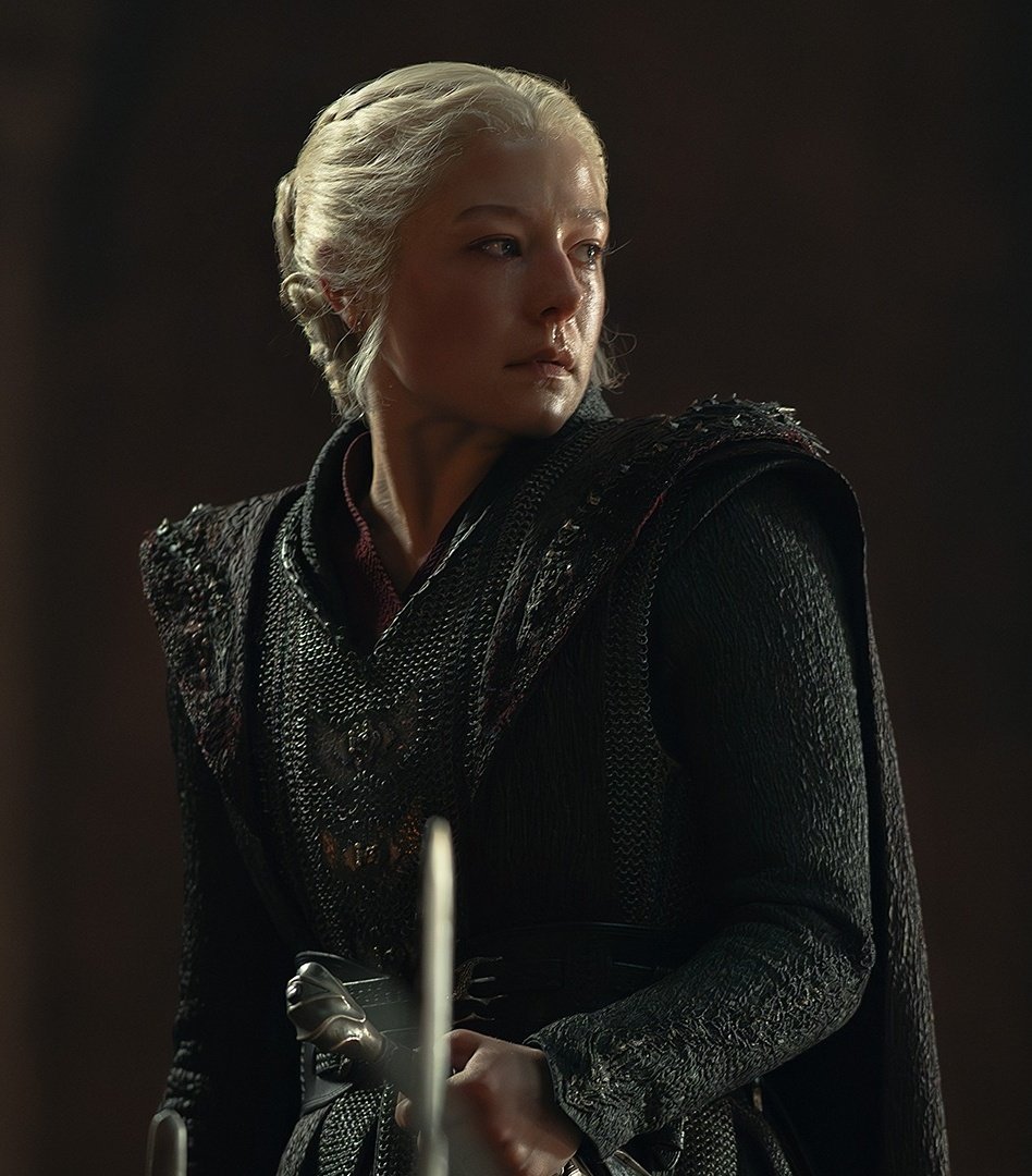rhaemmathinker's tweet photo. queen rhaenyra targaryen ascending to the iron throne https://t.co/rTimJBLiWF