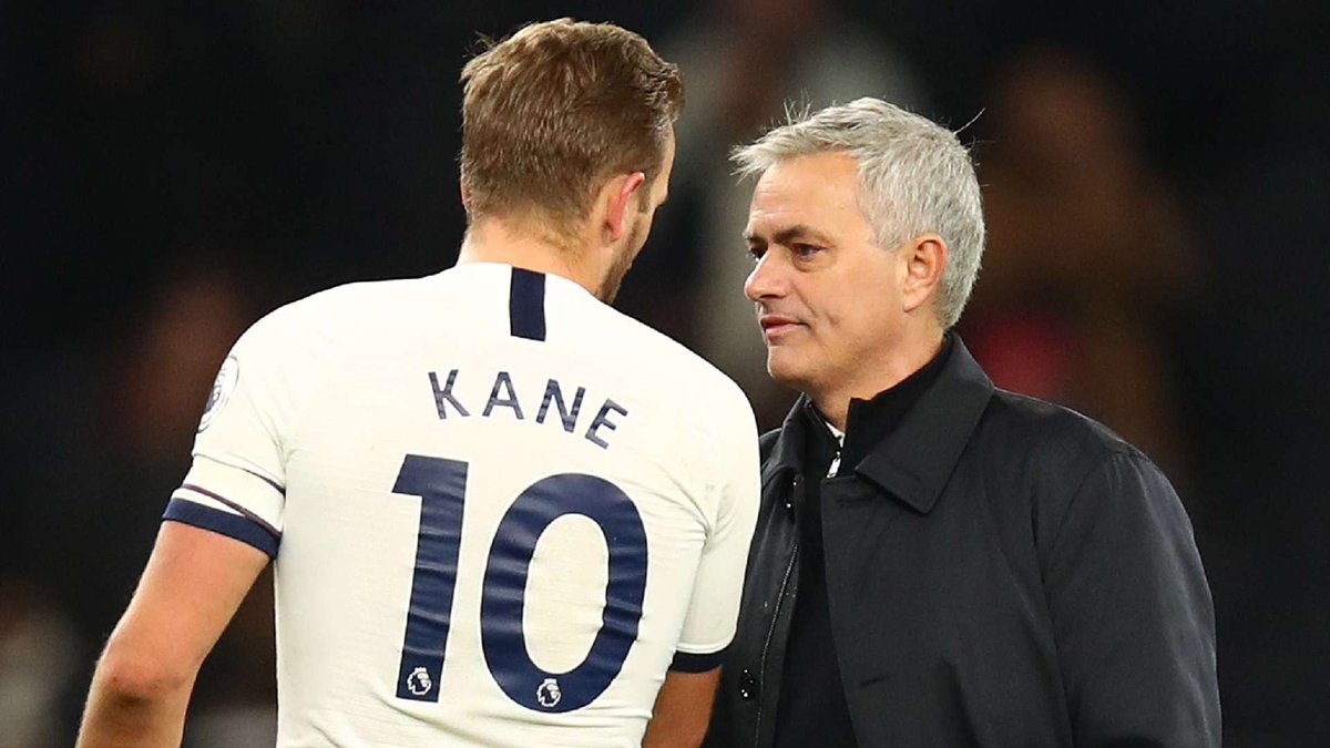 GravesenFunado's tweet photo. No soy menos madridista por pensar que Kane era un gran fichaje para el RM, por mucho que le joda a ""'Sauco'"" 

El Real Madrid de 2024-26 ha intentado encajar a Mbappé y colisiona en el mismo espacio con todos sus compañeros, y con Kane no habría pasado 

Ya siento no ser tan "madridista" como tú por reconocer que el Madrid arrastraba un vacío de identidad desde la salida de Karim Benzema

La necesidad era un '9' asociativo, un jugador que bajara a recibir, fijara centrales y descargara de primeras. 

Y aunque te joda, Harry Kane domina el juego de espaldas y la lectura entre líneas como pocos en el mundo. Con él, el 4-3-3 clásico, con Vinícius en banda, Kane de referencia y Rodrygo en la derecha, habría permitido que Jude Bellingham llegara con libertad desde segunda línea, recuperando esa estructura orgánica que daba equilibrio a todo el sistema.

Al final, el madridismo sufre la consecuencia de subnormales como tu que prefieren el brillo sobre la funcionalidad, y que van repartiendo carnets sin tener ni idea