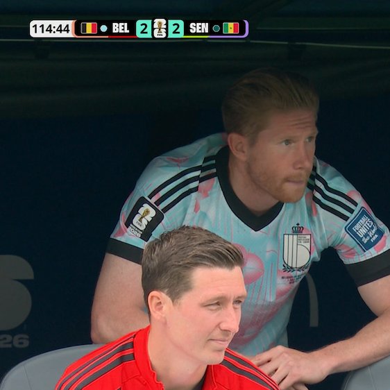 TouchlineX's tweet photo. 📸 - KEVIN DE BRUYNE IS SO NERVOUS! https://t.co/5e0SHD87dz