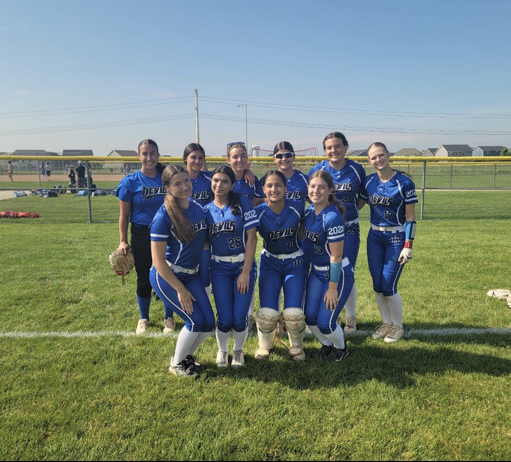 AbbyScheiwe29's tweet photo. Had a great time this past weekend at the Firecracker Classic!🎆Our team finished 4-1, and I had some solid games! I went 8/13 at the plate driving in 6 RBI’s and had 2 double plays in the field! Can’t wait to head to Peoria soon for the Illinois State Championship! @mpdevilsgall https://t.co/FmxrDgzOQi