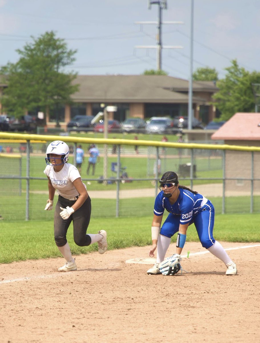AbbyScheiwe29's tweet photo. Had a great time this past weekend at the Firecracker Classic!🎆Our team finished 4-1, and I had some solid games! I went 8/13 at the plate driving in 6 RBI’s and had 2 double plays in the field! Can’t wait to head to Peoria soon for the Illinois State Championship! @mpdevilsgall https://t.co/FmxrDgzOQi