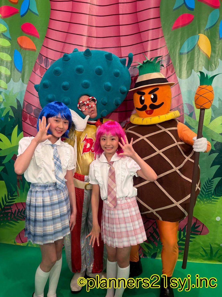 kure_315's tweet photo. #パニパニパイナ3
#シーズン3
スズとランも
スキに向かって頑張りました✨
ドリアンどん&amp;パイナップルキング
大きいけどとっても優しいよ🍍
#パニパニおうえんだん https://t.co/WEk9DU9X3O
