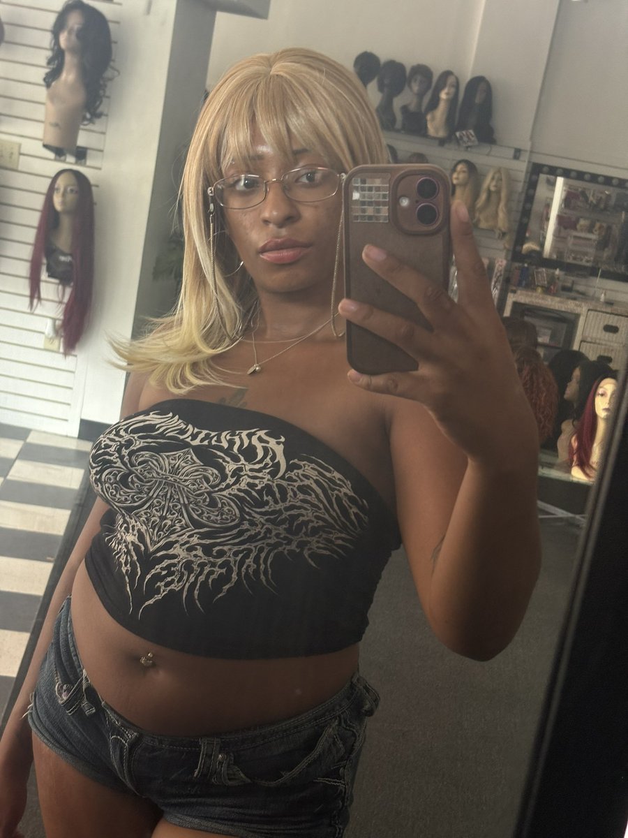 bimb0cum's tweet photo. #blonde https://t.co/IJSPRnmDj7