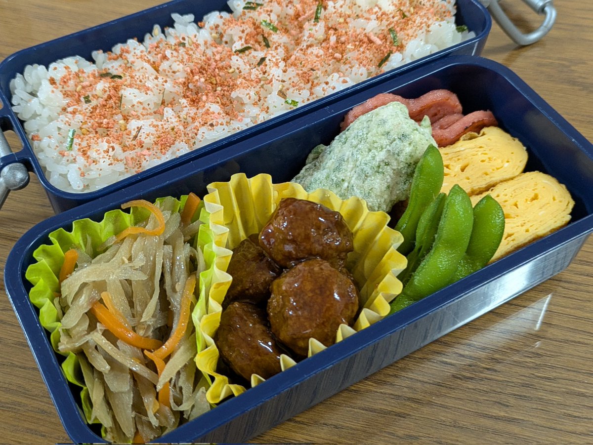 masa6473usagi's tweet photo. 今朝は、レンチンしようとした冷凍食品をトレーごと床に落としてしまいました😭
息子に「大丈夫？」と心配される私。もうおばちゃんだからね〜。そんなこともあるさ。

#お弁当記録 https://t.co/NXUUhLCoAP