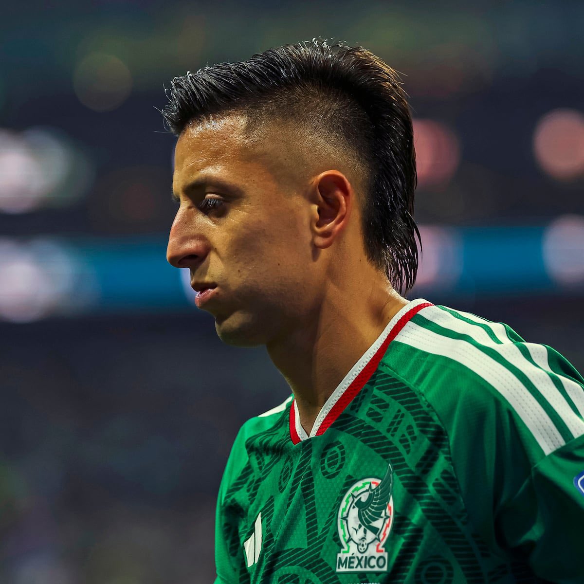 OtroCuleMexa's tweet photo. Ayer vi el partido con 4 amigos cercanos y al final del partido quedamos que si México se clasifica a cuartos de final todos nos vamos a cortar el pelo como el Piojo Alvarado https://t.co/1jsdJ5X8Mx