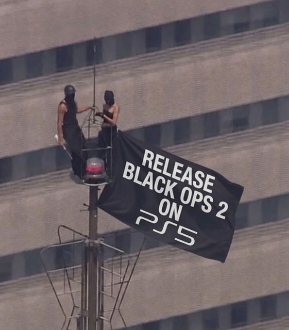 RyDog2Nasty's tweet photo. They're so brave for climbing the Empire State building for this 

Release Black Ops 2 @Treyarch !!! https://t.co/EdGdBLxtj8