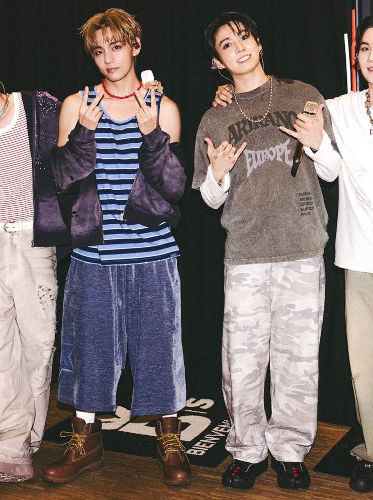 thvjk_4ever's tweet photo. SO CUTE https://t.co/E3s3kSMzNO