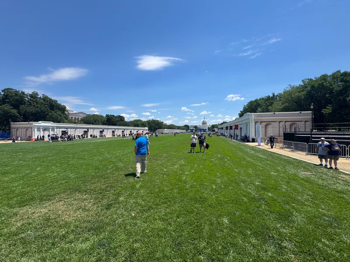mjfree's tweet photo. Trump’s pathetic “Great American State Fair” is the ultimate epic fail. Desperate Don mocked “tiny crowds” for years as proof everyone else was a rejected loser.

Now his own “Great American State Fair” on the National Mall is a ghost town — empty fields, broken rides, unstaffed booths.

His response? Bragging that it was “packed with happy people.” I guess they were "invisible people?"

The Tiny-Dick Emperor has no crowd. 
And the hypocrisy is nuclear 🔥

READ ARTICLE ON SUBSTACK ➡️https://t.co/T2HlAtwlAT