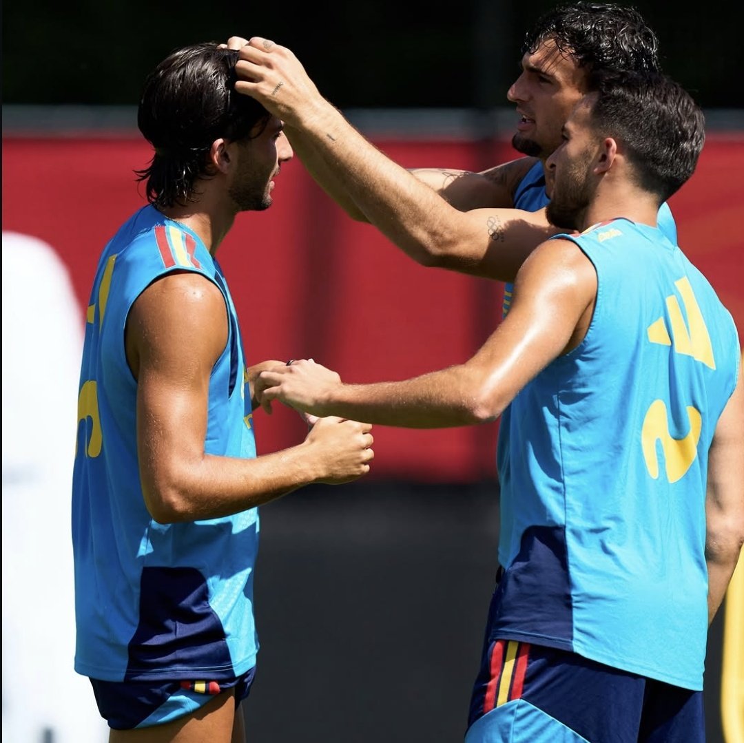 caandelitaaa___'s tweet photo. hasta Pubill esta enamorado del pelo de Ferran https://t.co/RNTLIJ6bzj