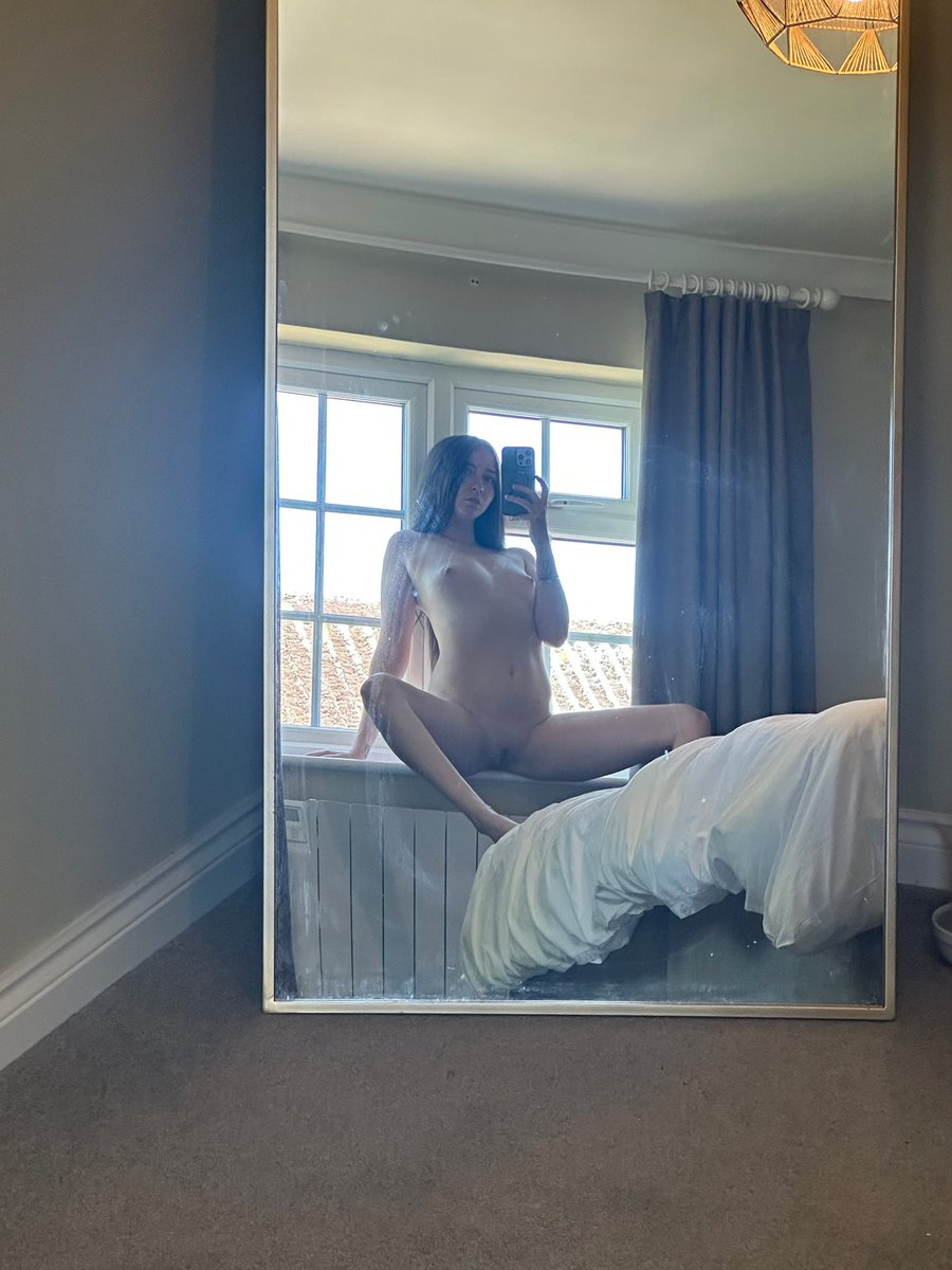 Kitten_Sophie's tweet photo. are we doing it in front of the window or nah? 💕💦 https://t.co/JsibY3OpPH