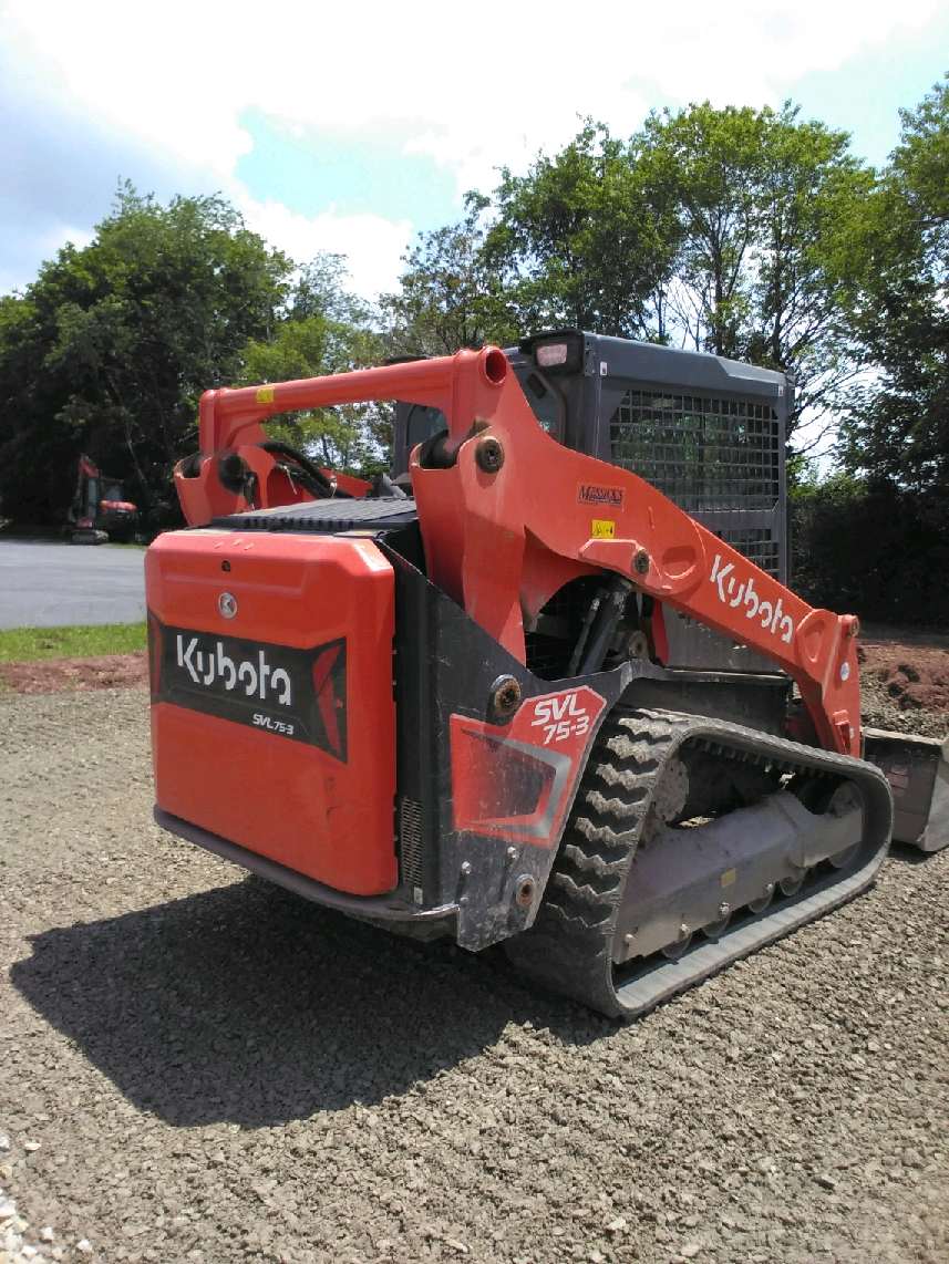 Trustworthyeq's tweet photo. 2023 Kubota SVL75-3 for sale in Loysville, PA.
1,536 hours, approx. 300 hours on new tracks, priced at $53,000.
Strong used Kubota compact track loader for construction, landscaping, farm, and property work.
#Kubota #SVL753 #TrackLoader #HeavyEquipment https://t.co/KW2Hax2H9H