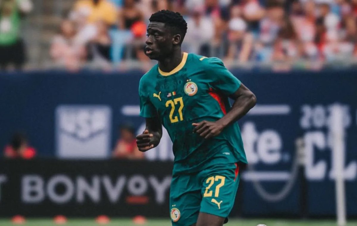 ABDUUUFAAAAL's tweet photo. En 10 minutes Bara sapoko Ndiaye fait déjà mieux que Lamine Camara et Pape Matar Sarr. 

C’est criminel de ne pas le faire jouer. https://t.co/3iCW9wu26m