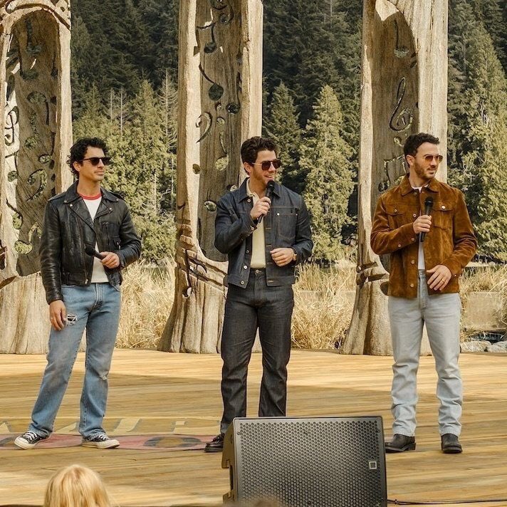 itiskevinjonas's tweet photo. does it ever                     just how fast the
drive you crazy              night changes https://t.co/h0ZEGhPuT3
