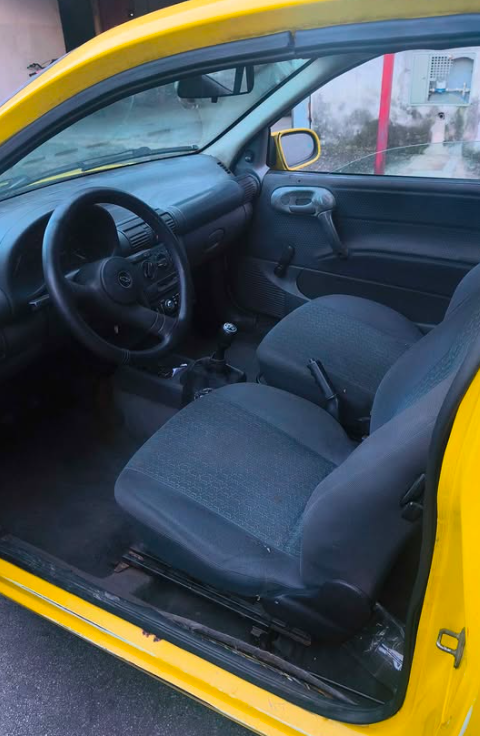 Fotosdofreixo's tweet photo. ''1998 Chevrolet corsica''
''R$15.000''

''Corsa Wind versão Piquet 1998 Carro Raro pra quem Pretende Restaurar carro Ótimo de estrutura.'' https://t.co/Ye6mxCPcsr