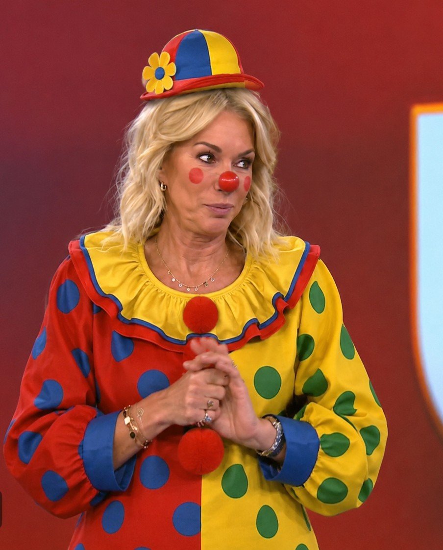 La_distinta_'s tweet photo. Claro está, la payasa del circo de Wanda es ella
👇👇 😂😂 https://t.co/7mp9dbjiPA