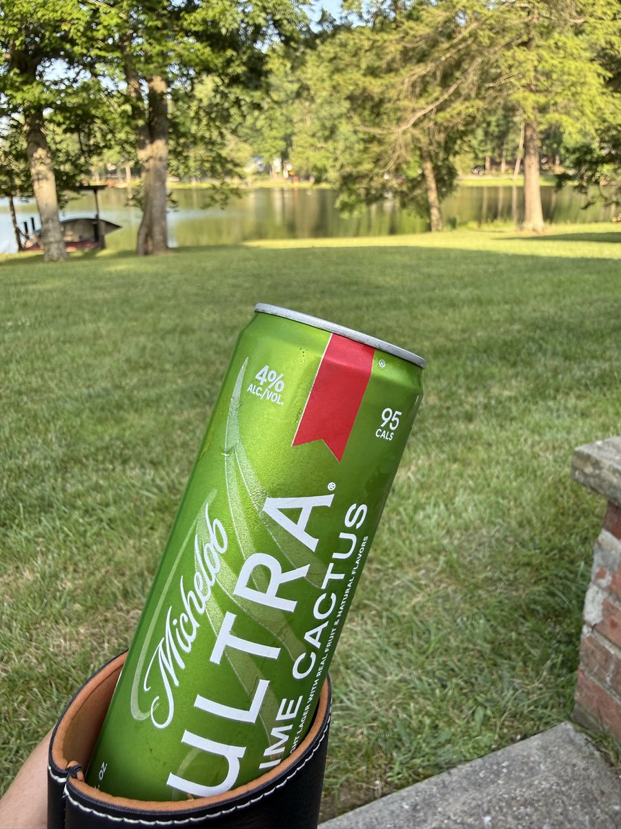 TomJack42069's tweet photo. Start of 4th of July weekend. First time with these, underrated and will keep you hydrated in this heat. Take care bye bye #WNDC 🇺🇸 https://t.co/ls7OGn3zA4