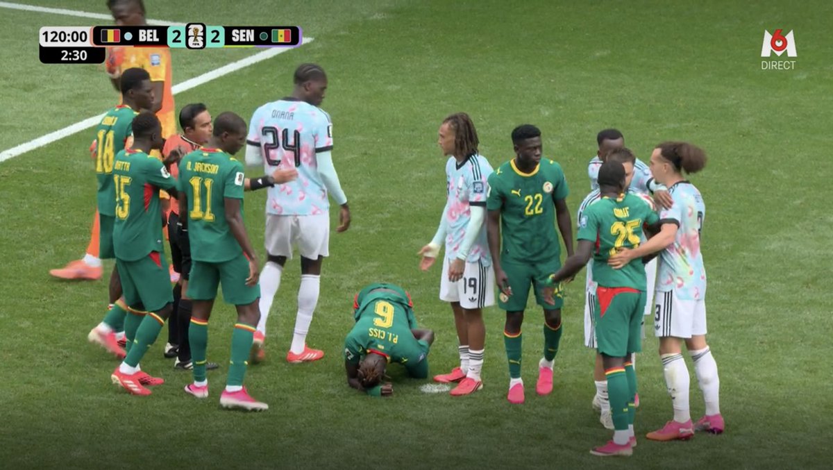 Vibes Foot tweet media