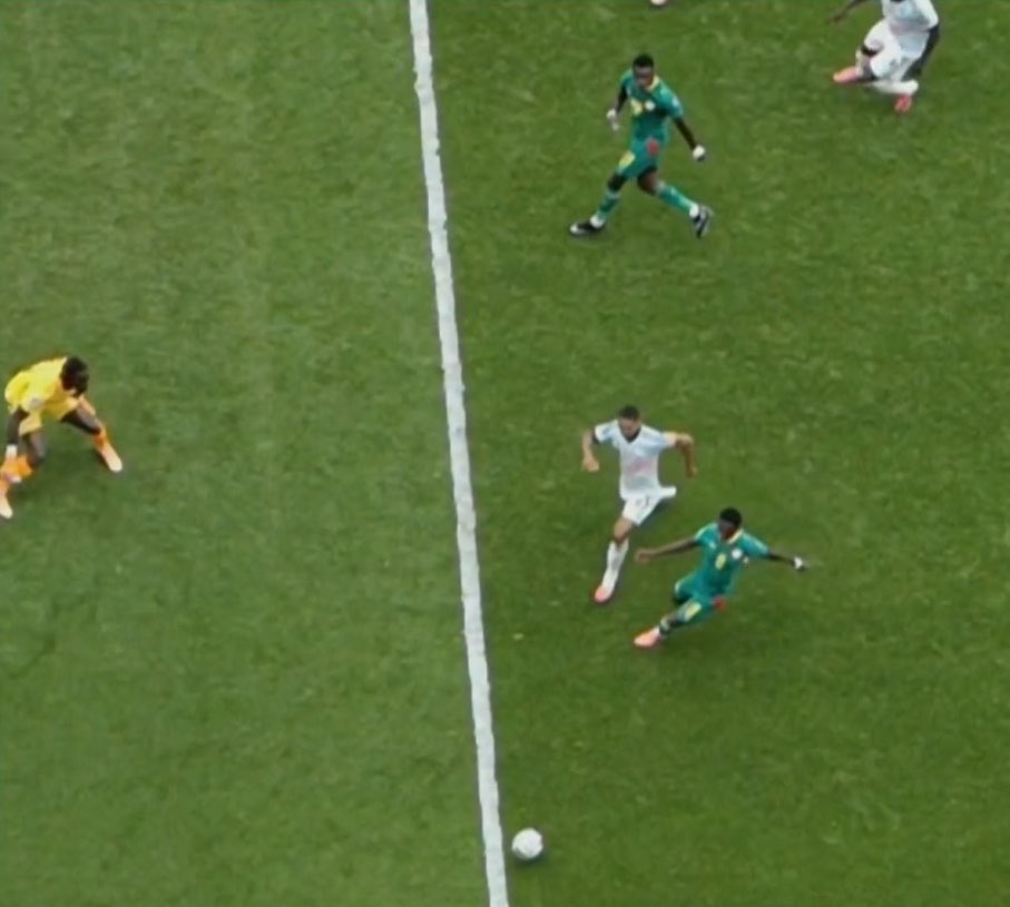 Evan_M_G's tweet photo. So harsh, the Senegal defender has already committed to what was intended as a clearance when the Belgians foot comes from behind, plodded down in the way, damn #FIFAWorldCup #BELSEN https://t.co/Xh7md4XVaM