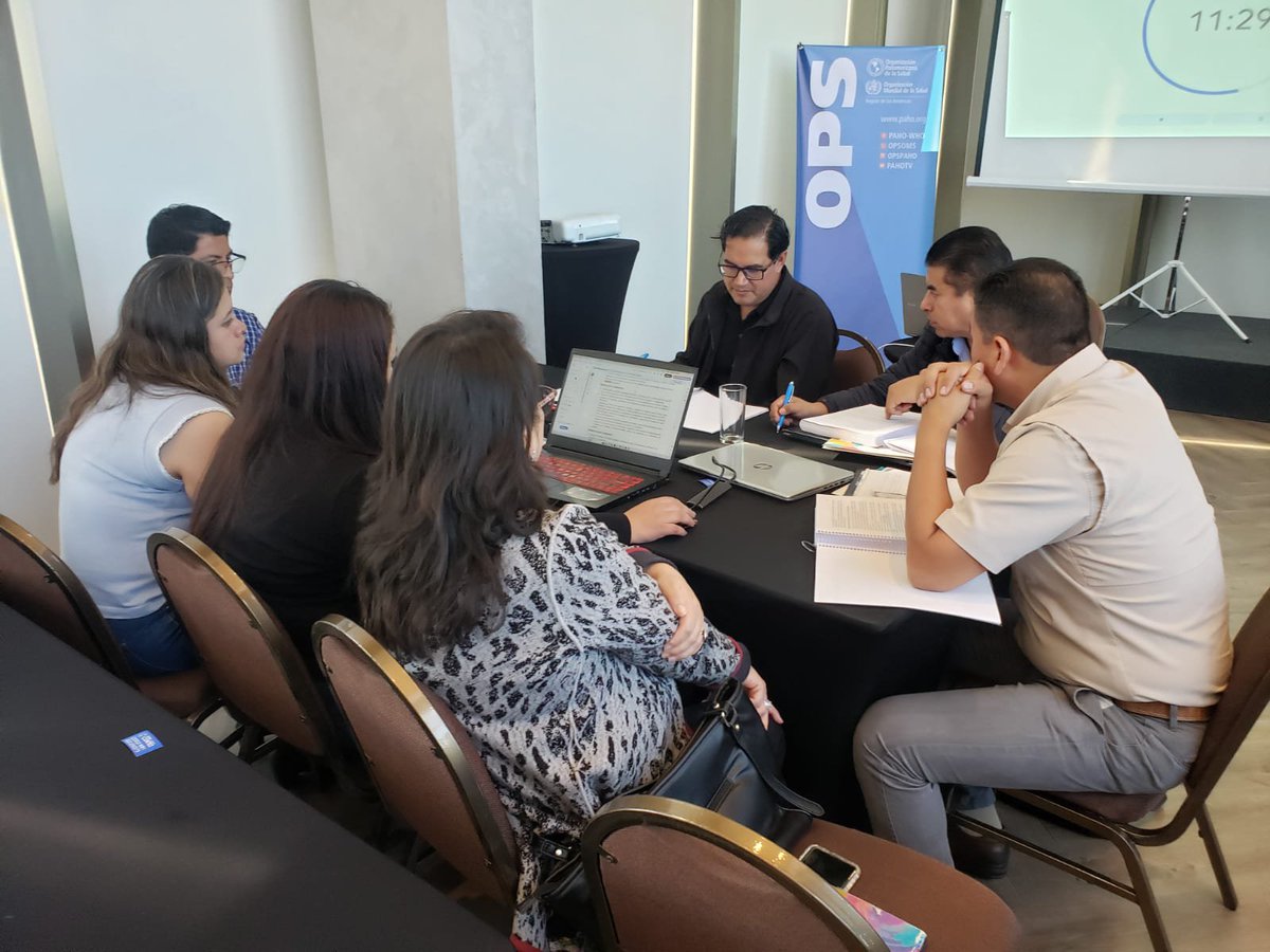 SaludDeportesBo's tweet photo. El Ministerio de #Salud y Deportes, con apoyo técnico de la @OPSOMSBolivia, desarrolla el curso-taller “Modernización de la Vigilancia Epidemiológica” para fortalecer la detección temprana y la respuesta oportuna ante brotes y #epidemias. 

#SaludBolivia https://t.co/P6q4OX0jUc