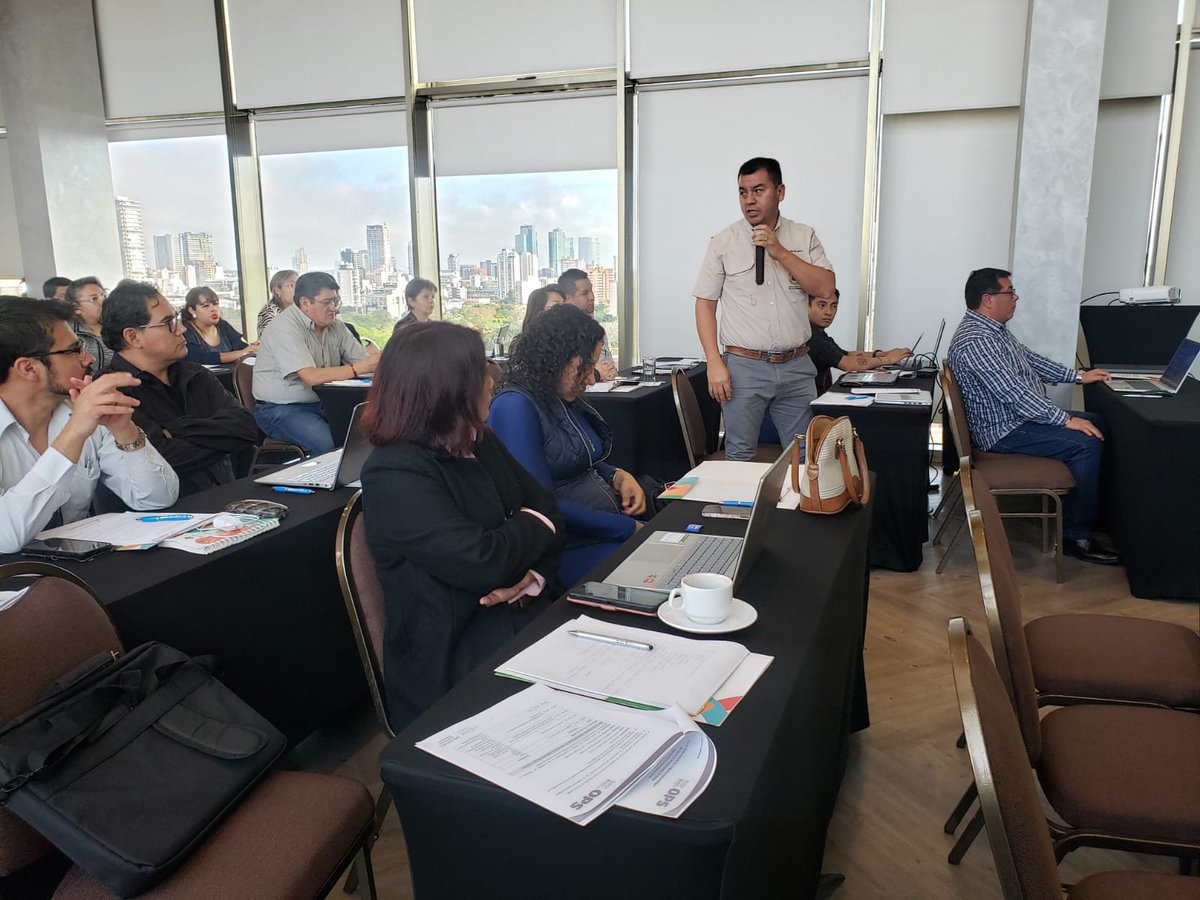 SaludDeportesBo's tweet photo. El Ministerio de #Salud y Deportes, con apoyo técnico de la @OPSOMSBolivia, desarrolla el curso-taller “Modernización de la Vigilancia Epidemiológica” para fortalecer la detección temprana y la respuesta oportuna ante brotes y #epidemias. 

#SaludBolivia https://t.co/P6q4OX0jUc