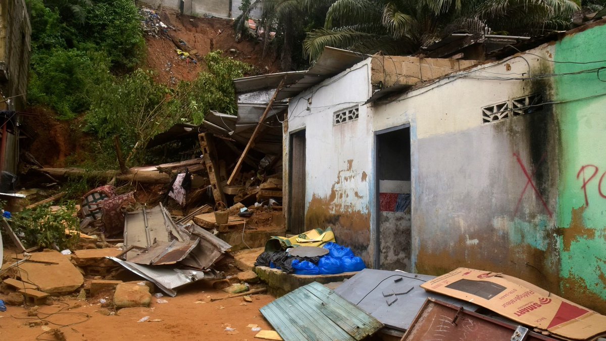 Emergenza24's tweet photo. [02.07-00:30] Costa D’Avorio Ivory Coast inondazioni e frane dopo forti piogge.
+59 morti
Numero non definito di #dispersi
Foto: AP/- Diomande Ble Blonde https://t.co/1qtz5YXejL