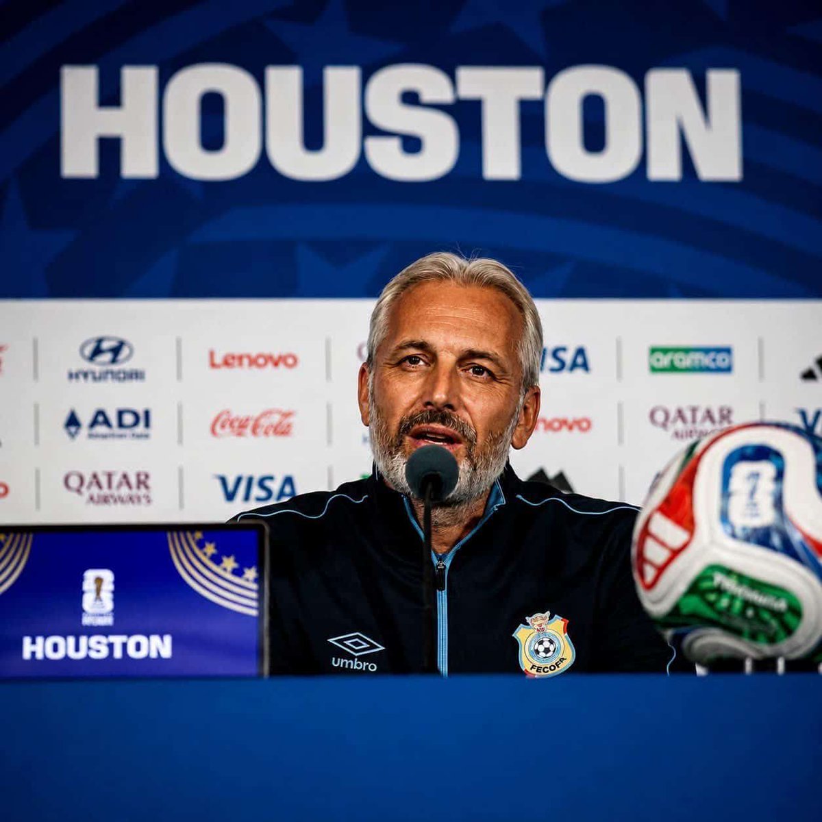 CorneillChabala's tweet photo. Respect et merci à nos Léopards. 🐆🇨🇩
Vous nous avez fait rêver et rendus fiers.

Merci au coach Sébastien Desabre. 🤍 https://t.co/rI4kXh3105