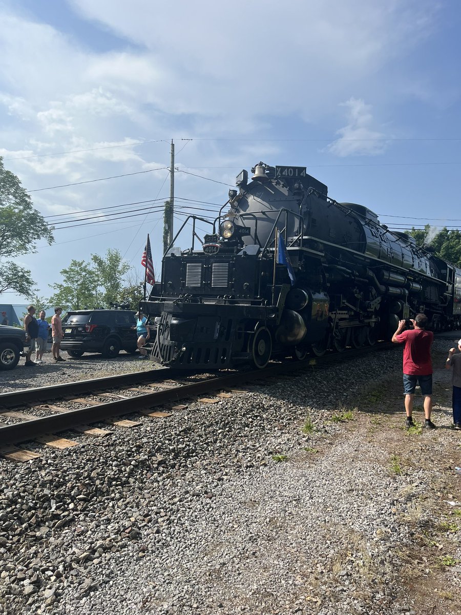 tommcguire63's tweet photo. I got to see the #BigBoyTrain for the second time in 10 days as it passed through where I live. What a magnificent display of power by this engine and a great example of Americaโs strength! https://t.co/aFIFTT68Ke