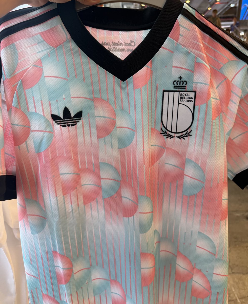 MsMelChen's tweet photo. Can we appreciate the playfulness of the Belgian 🇧🇪  shirt 

It says “this is not a jersey” https://t.co/b3vp966H38