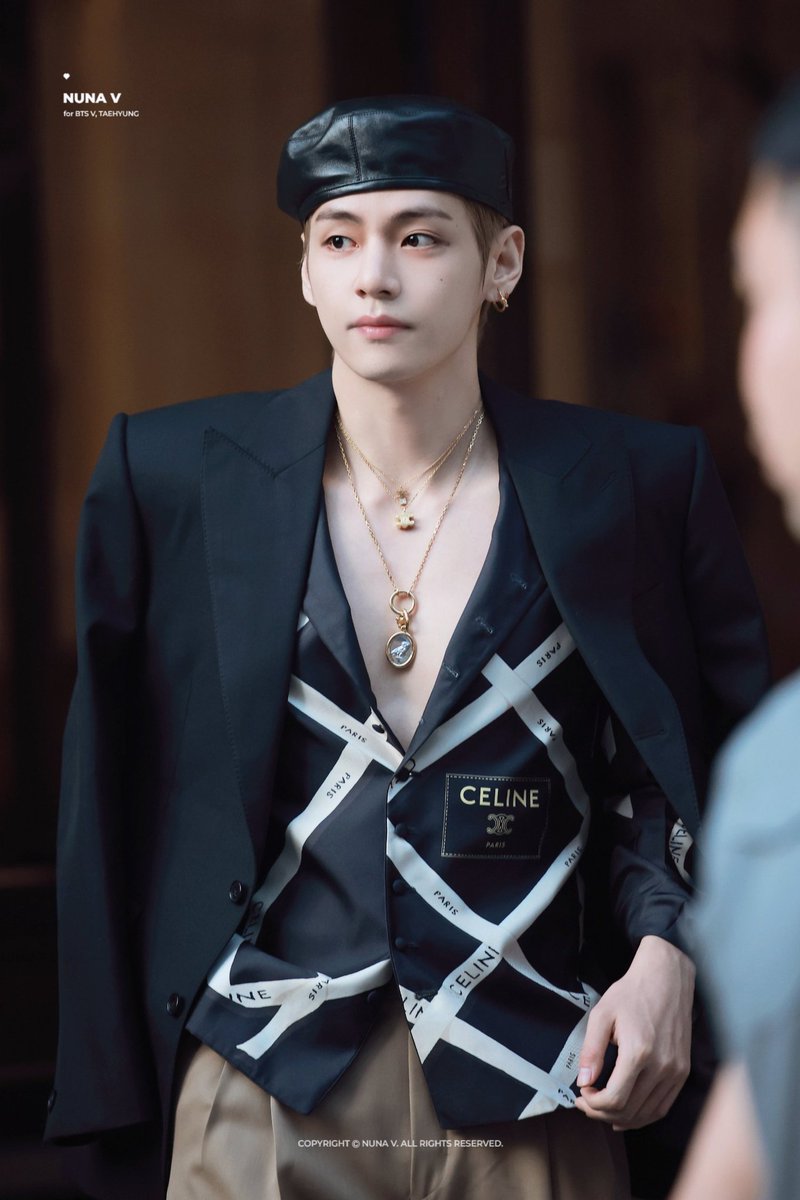 v_hotrends's tweet photo. Taehyung #V surpassed 77 million engagements and 16 million mentions in 3 days with Celine event hashtags

V FOR CELINE FASHION SHOW 
TAEHYUNG FOR CELINE 
#VxCELINE #PFWSS27 #TAEHYUNGxCELINE 
#VxCelineSS27  
TAEHYUNG TAEHYUNG https://t.co/fXN8kI2Hhc