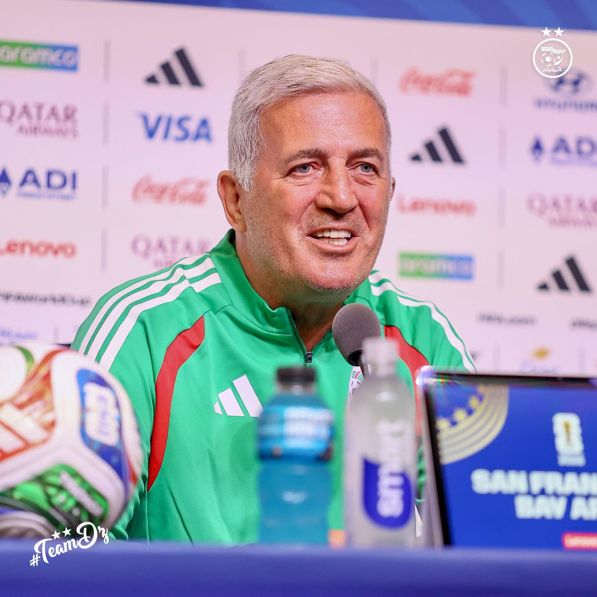 la_vagueverte's tweet photo. Vladimir Petković, sélectionneur de l’Algérie 🇩🇿, en conférence de presse d’avant match 🇨🇭: 

« Nous avons vu les supporters algériens célébrer partout où nous sommes passés. J’espère qu’ils rempliront le stade pour nous aider à écrire l’histoire. » https://t.co/YSWaLFqGOl