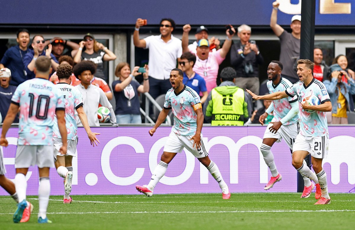 demarkesports's tweet photo. 89'da 2-2'ye getiren golü attı.
120'de penaltı aldı.
120+5'te penaltıyı attı, turu aldı.

YOURI. TIELEMANS. İNANILMAZ. https://t.co/FMVGYrbYFG