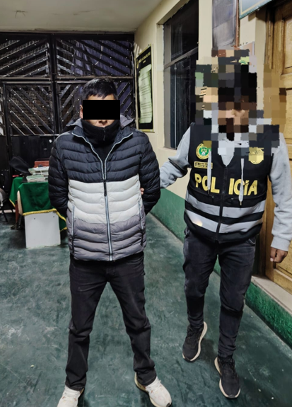 Regpol_Puno's tweet photo. #Puno🚨 | Efectivos del Área de Investigación Criminal ejecutaron un operativo policial con el resultado de la detención de una persona de 34 años, por el presunto delito contra el patrimonio, en la modalidad de hurto agravado. #PoliciasEnAccion👮🚔 https://t.co/8ZrJErzeoT
