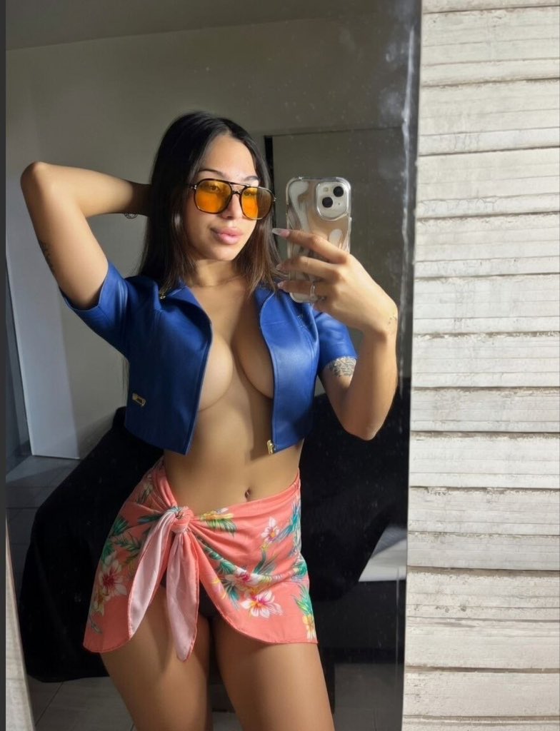 Linoyacake's tweet photo. @Complex pose?🤭🥵 https://t.co/1509THUDwr