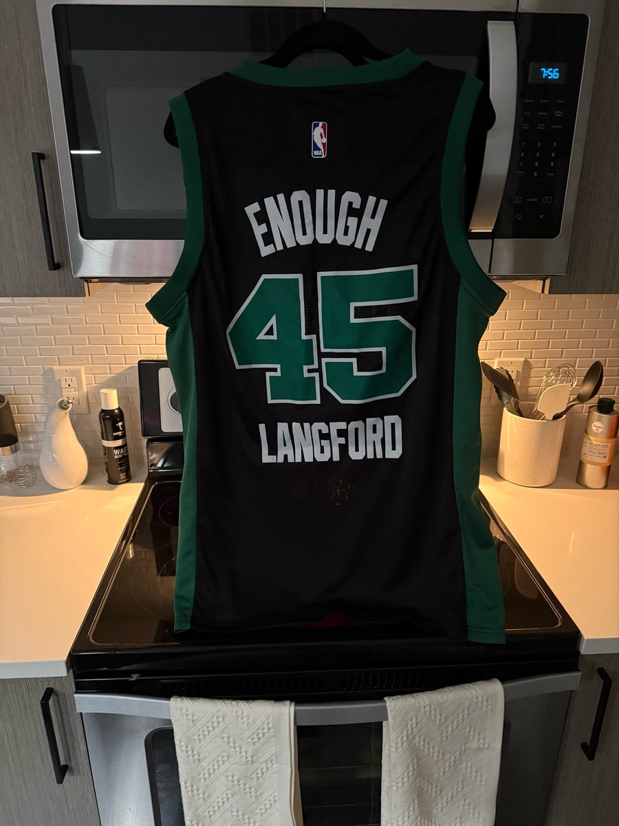 HoopGrids's tweet photo. Rough day to be wearing this bad boy… https://t.co/lJiVnz8QP0