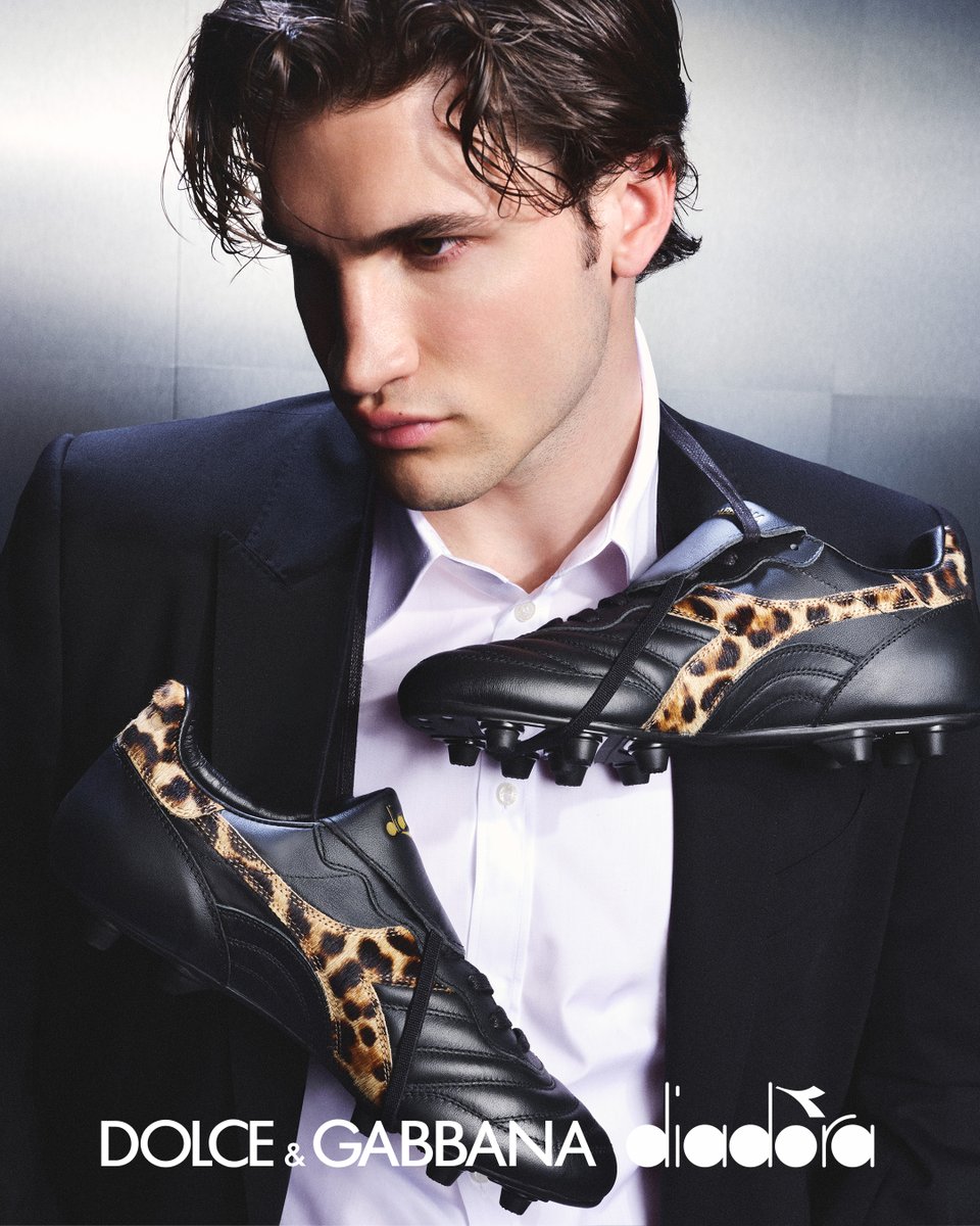 dolcegabbana's tweet photo. The #DGxDiadora soccer shoe redefines performance through black leather, #DGLeo details and Italian craftsmanship.
Discover the collection at https://t.co/EdmROu5ecx and https://t.co/MQqbsdBQ9N
#DolceGabbana #Diadora https://t.co/lL2v4Xwfkn