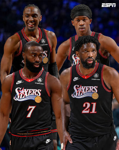 RIP2EmbiidKnee's tweet photo. BREAKING🚨🚨🚨

JAYLEN BROWN TO THE PHILADELPHIA 76ERS FOR PAUL GEORGE, TWO FIRST-ROUND PICKS AND TWO SECOND-ROUND PICKS 

IS BRAD STEVENS OUT OF HIS MIND? https://t.co/6i9sztgUfv