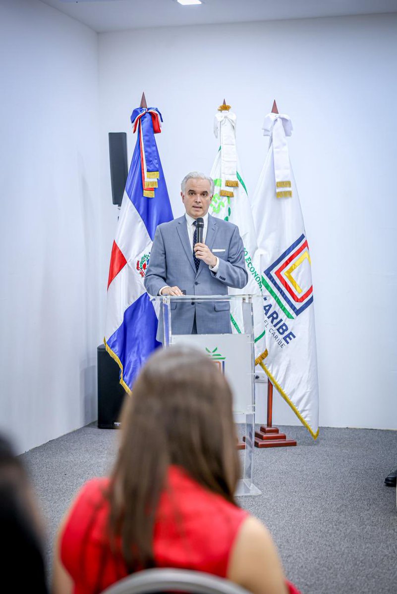 EducacionRDo's tweet photo. En su intervención en el desarrollo de la Consulta para el Pacto Educativo, el ministro de Educación, Luis Miguel De Camps (@LMDECAMPS), explicó: «Era imprescindible esta conversación, y por eso el propósito de este proceso es construir una reforma que responda a los desafíos del presente y prepare al país 🇩🇴 para las oportunidades del futuro».