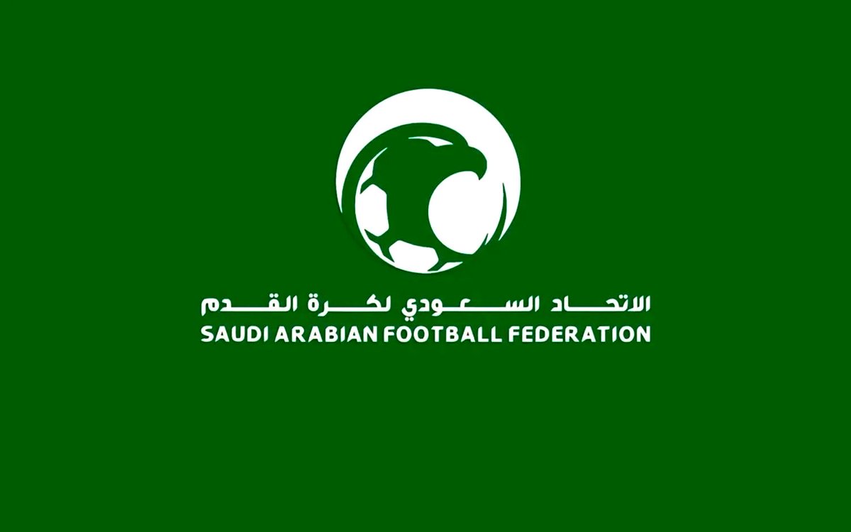 FaisalAbuthnain's tweet photo. إن اختزال أزمة الكرة السعودية في تغيير الأسماء أو تبديل الوجوه داخل اتحاد القدم هو تشخيص قاصر لن يقودنا إلا لتكرار الإخفاقات.
نحن بحاجة ماسة وملحة للالتفات إلى الجذور! 
فإذا كان الاتحاد يتحمل المسؤولية الفنية والإدارية داخل المستطيل الأخضر فإن هناك منظومة كاملة تشاركه المسؤولية خارجه.
ويأتي في طليعة هذه المنظومة الإعلام الرياضي الذي تحول للأسف إلى شريك أساسي في هذه التراجعات عبر تصدير الأصوات المتعصبة وغير المتخصصة وتغليب المصالح الضيقة على حساب المصلحة الوطنية.
إن قطار الإصلاح لا ينطلق بتبديل القادة بل بتشخيص شامل وعميق واقتلاع مواطن الخلل من جذورها ومحاسبة كافة الأطراف لتأسيس بيئة صحية وصالحة لمنظومة كرة القدم قبل البحث عمن يقودها.