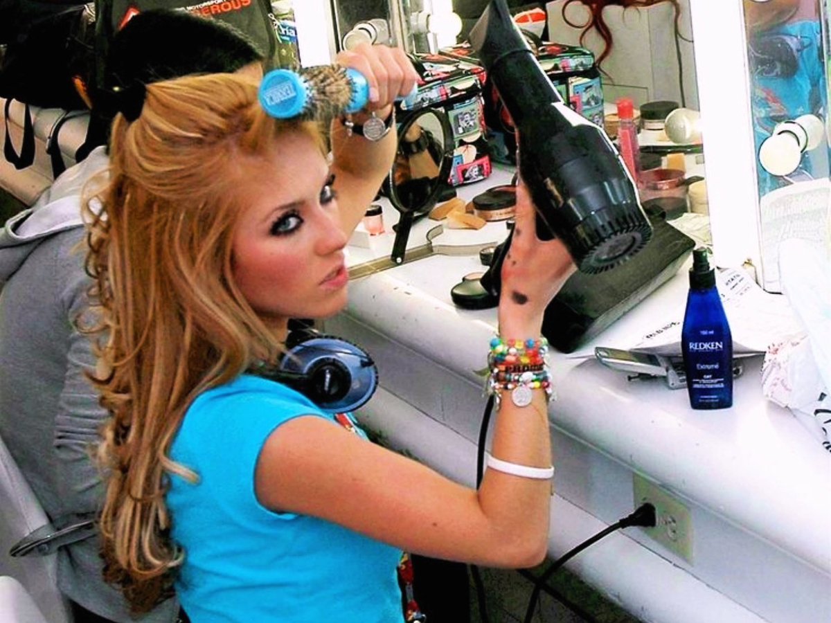 oldpicsanahi's tweet photo. Anahí's Y2K aesthetic ✨️ https://t.co/UP4whg8pJ3