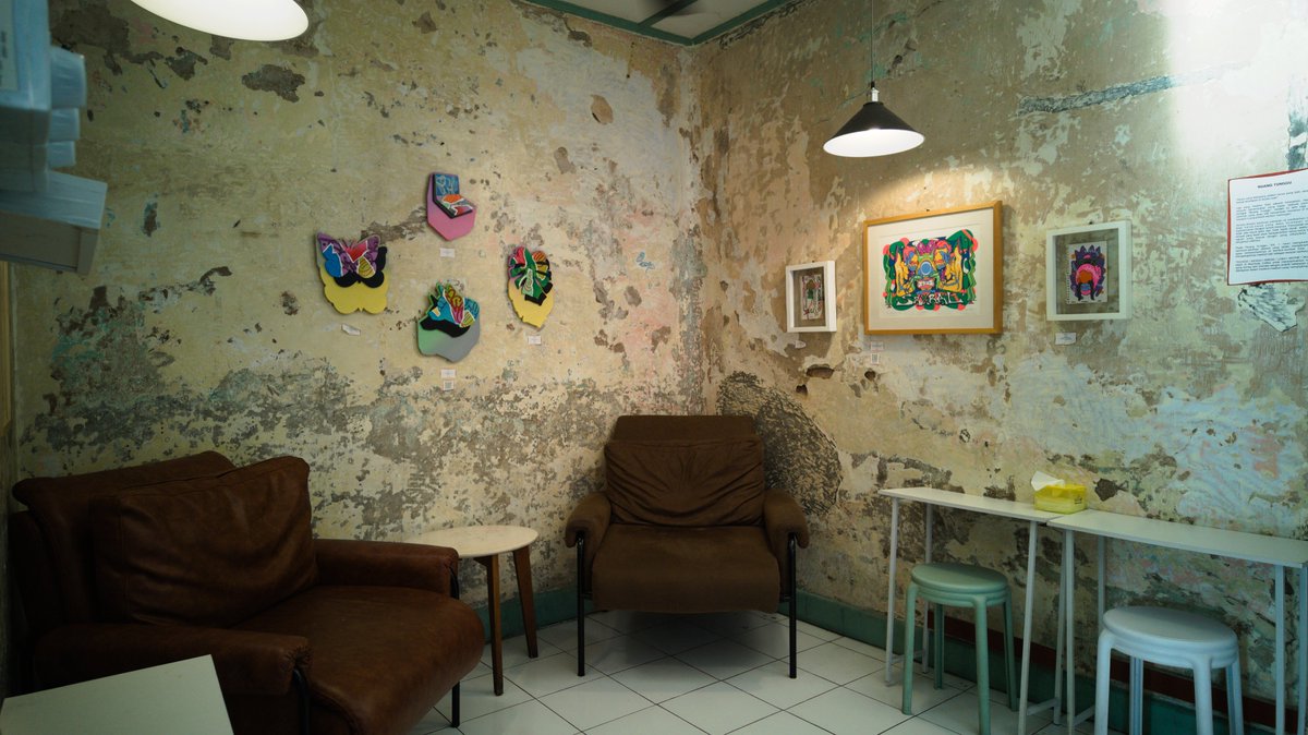 kaerodha's tweet photo. Saat aku duduk di cafe aku ketemu teman aku yang sudah jadi komisaris di usia 17 tahun lalu dia cepirit, disitu aku terdiam https://t.co/5eltXNg4SZ