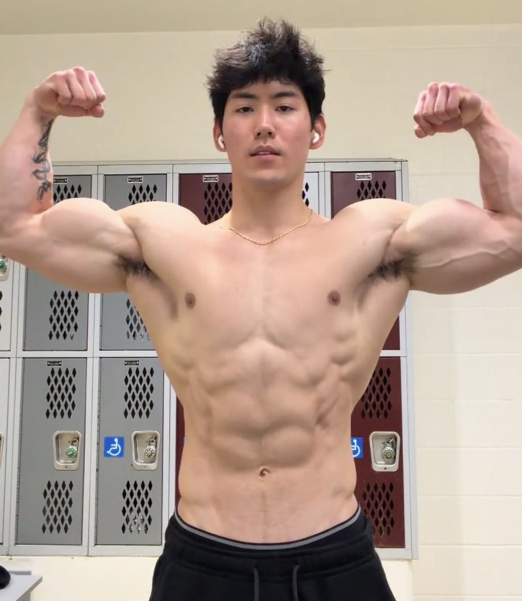 dailyhotdudes's tweet photo. Eric Choi
💪 https://t.co/np5kaez8SK