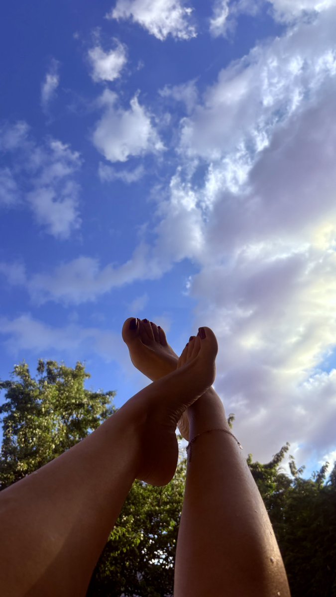 PiedsDeFr's tweet photo. Coucou mes petits coquins, allez voir ma nouvelle vidéo 🦶��🤭 https://t.co/Du7NbsesKA 

https://t.co/8JcKpVCDjv 

#feetfinder #pieds #feetfetısh #fetichistepieds #lovepieds #lovefeet #feetِ @FeetFinder @feetpicbuyer_uk @Feetogram @Foxy_cute_paws @Goojosan https://t.co/cNHOEmWGtM