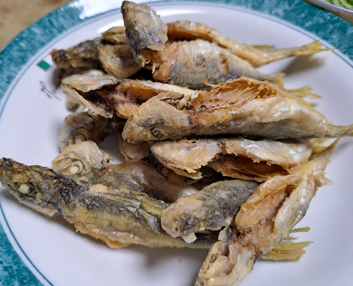 0804tamu's tweet photo. ジンタのから揚げ🐟

ジンタは豆アジのこと
地元の旬の味
当然、酒に合う❤

#ツイッター晩酌部
#おうちごはん https://t.co/EXHPn0YwI3