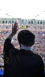 MaryamP85272's tweet photo. اینبار شما مارا خواهید دید ولی ما نه 💔
ما با شما خداحافظی نمیکنیم مولایم 
ما با شما عهد و پیمان دیگر میبندیم اینبار قوی تر 
خون خواه شماییم 💔🇮🇷

#باید_برخاست
#ای_ایران_بخوان https://t.co/LKdFenKxJ0