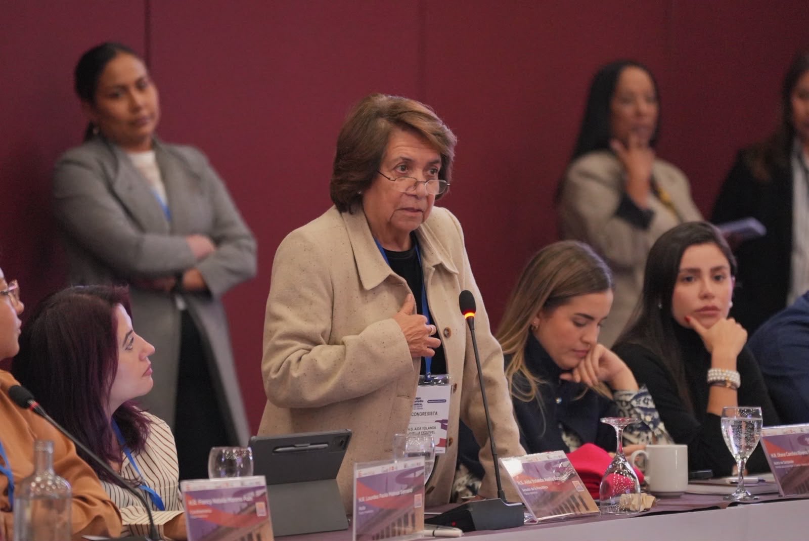 2 pic. Hoy nuestra bancada de Pacto Histórico participó de la Cumbre Liderazgo y Desarrollo Económico de @ONUMujeresCol donde expusimos la importancia de no retroceder en los avances que como sociedad y Nación hemos logrado en derechos para las mujeres. Tendrán a la bancada más grande https://t.co/WPDJpNuycE