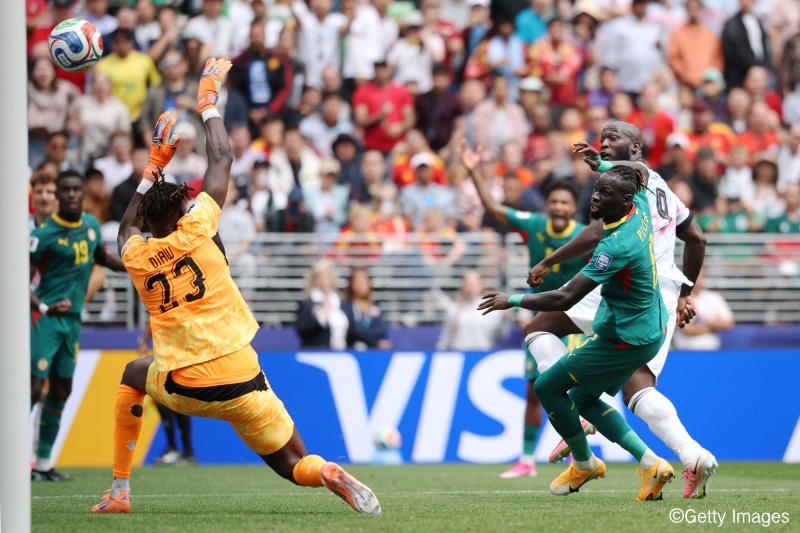 SoccerKingJP's tweet photo. 🇧🇪試合結果🇸🇳
ベルギーが激闘制して16強進出！　3分間で2点差追い付き延長後半に決勝弾…セネガルは敗退
https://t.co/QzEKXrI4du

🗣️編集部より
「セネガルに2点先行されたベルギーは86分にルカクが1点を返し、その3分後に同点弾。120＋5分に主将ティーレマンスがPKを決めて大逆転勝利を飾りました」 https://t.co/AUrKBlxvBc