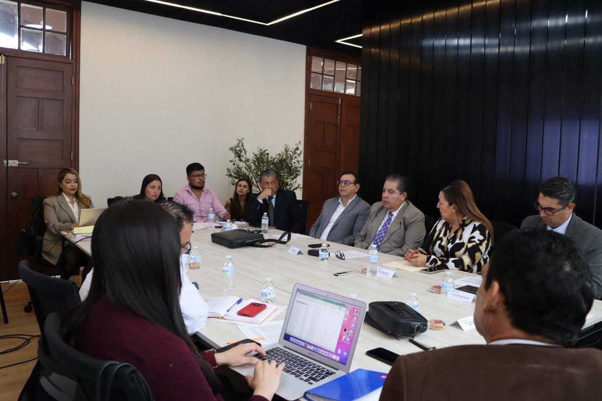 ConoreviAC's tweet photo. #Aguascalientes | El Instituto de Vivienda Social y Ordenamiento de la Propiedad, encabezado por Gaby Caudel, una de las vicepresidentas de nuestro Consejo, mantiene una agenda activa de encuentros y mesas de trabajo orientadas a fortalecer las acciones de vivienda en el estado. https://t.co/IfCLpvYU5d